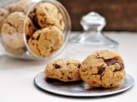 Веган бисквити (cookies) с нахут, фъстъчено масло и парченца шоколад - снимка на рецептата